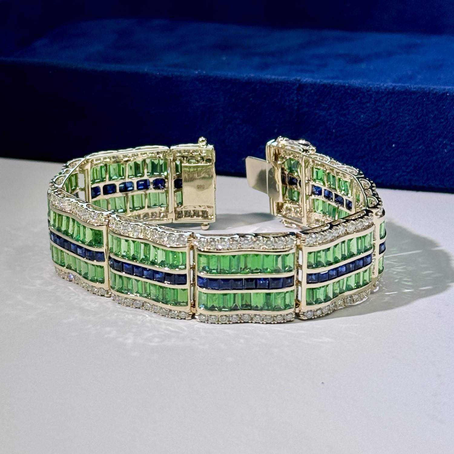 Emerald and diamond cuff
